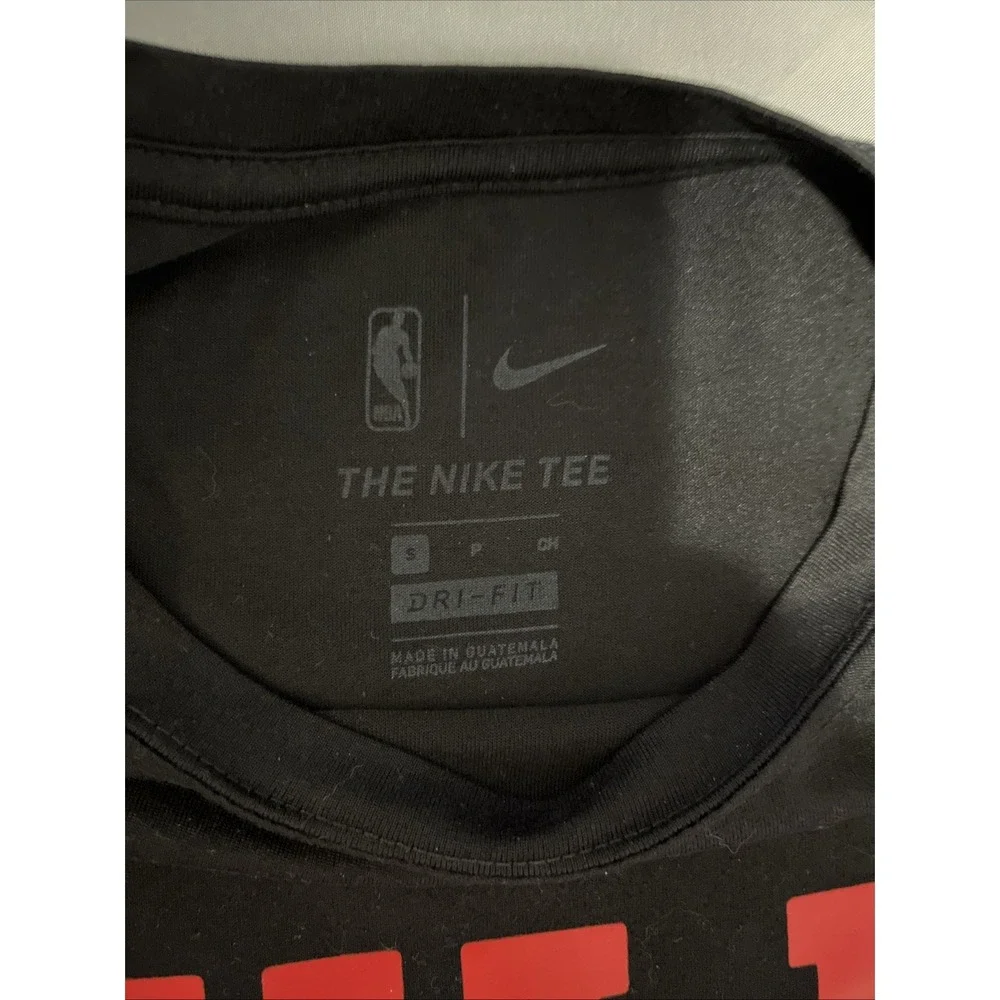 Nike Women's‎ Chicago Bulls Dri-Fit Tee Small